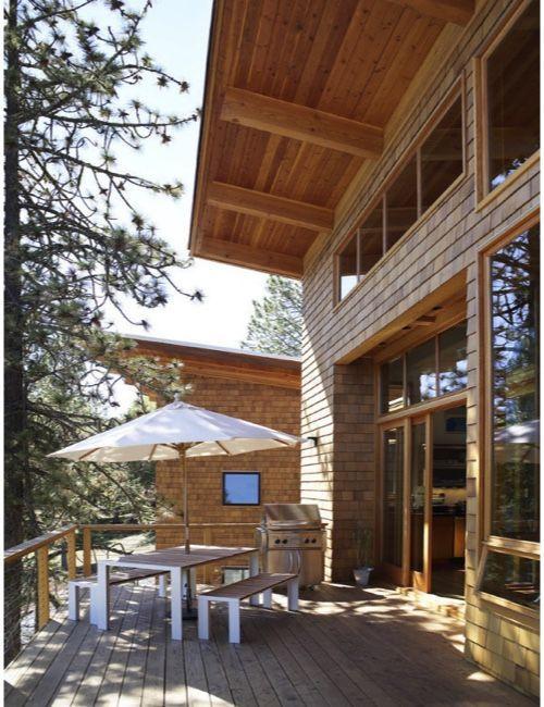 Barbacoa portátil en una casa de campo