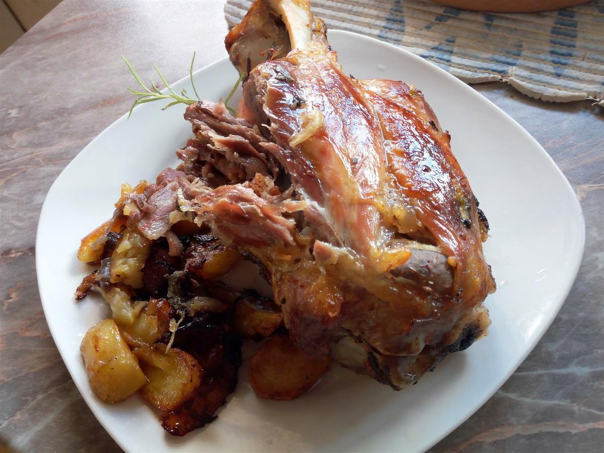 Jarrete de cerdo al horno - Stinco di maiale al forno con patate - Oven roasted pork shank recipe