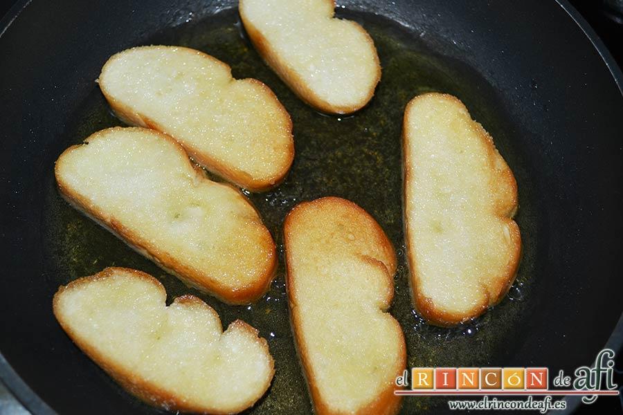 Sopas canas, freír el pan