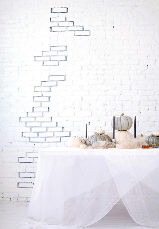 Cómo_decorar_tu_casa_para_Halloween_ideas_inspiraciones_decorar_espacio_gris_blanco_detalles