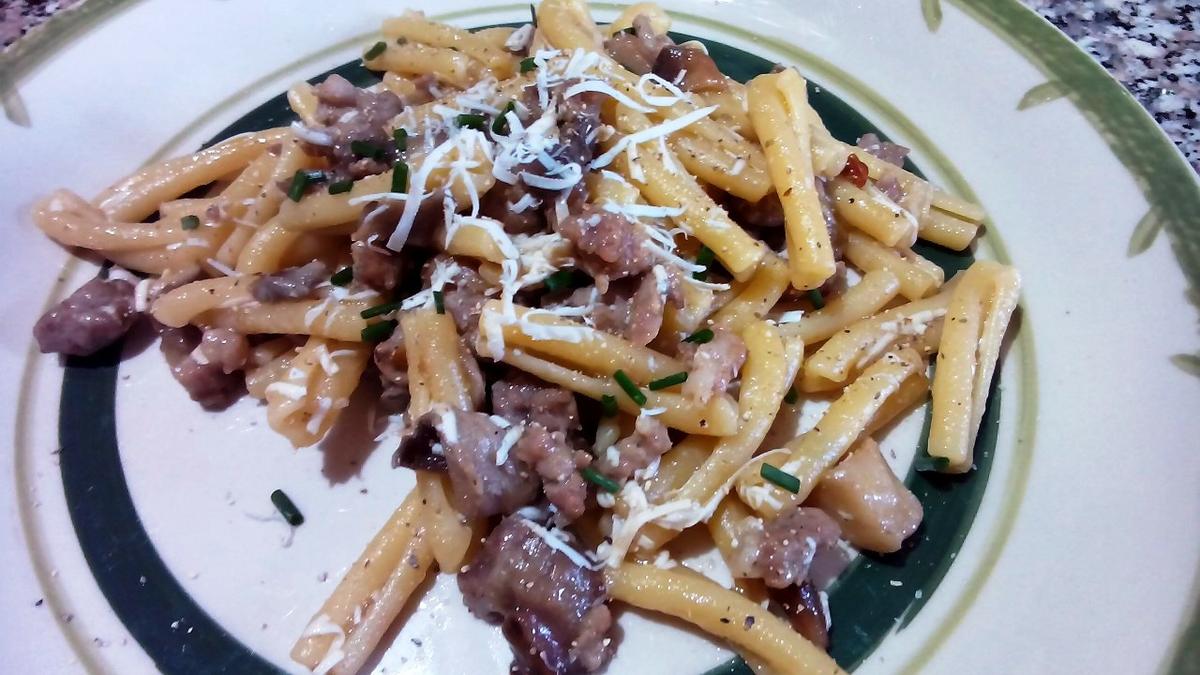 Pasta Casarecce con setas y salchichas - Casarecce con funghi misti e salsiccie - Porcini mushroom pasta recipe
