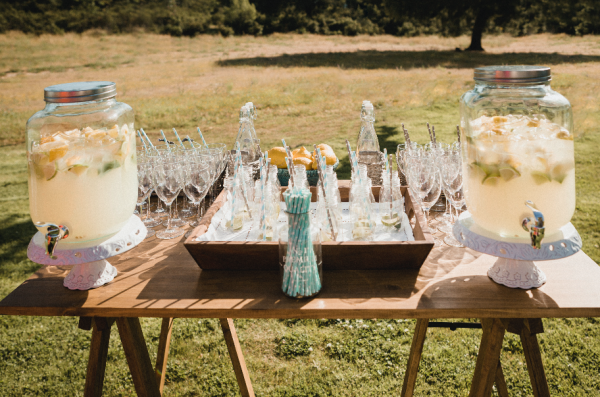 boda, bodas civiles, bodas al aire libre, boda civil, decoración boda civil, ceremonia civil al aire libre, mesa de limonada