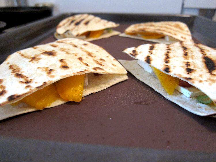 quesadillas-de-mango-y-brie-08
