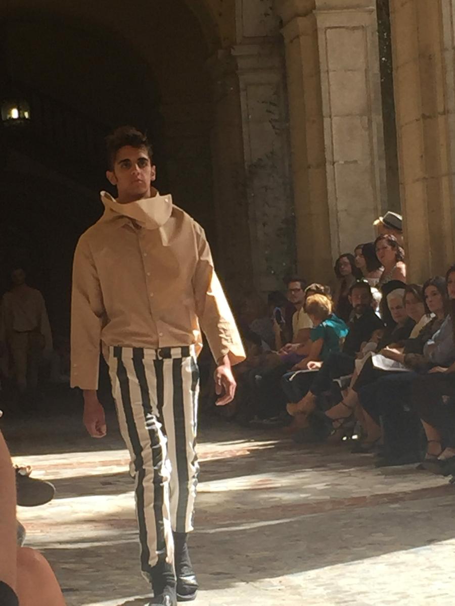 Mario Caravaca diseñador desfile estacion diseño