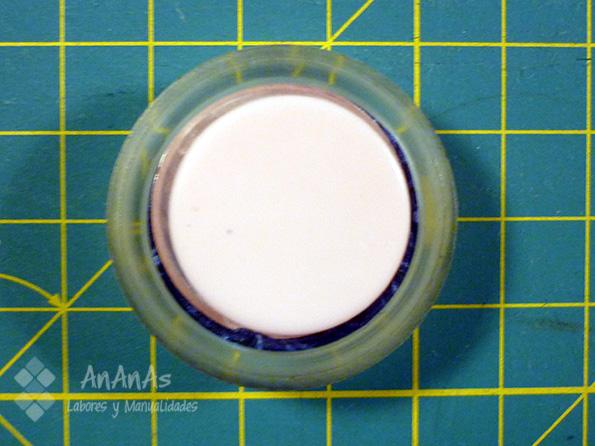 forrar-botones-diy-colocar-segunda-pieza-herramienta