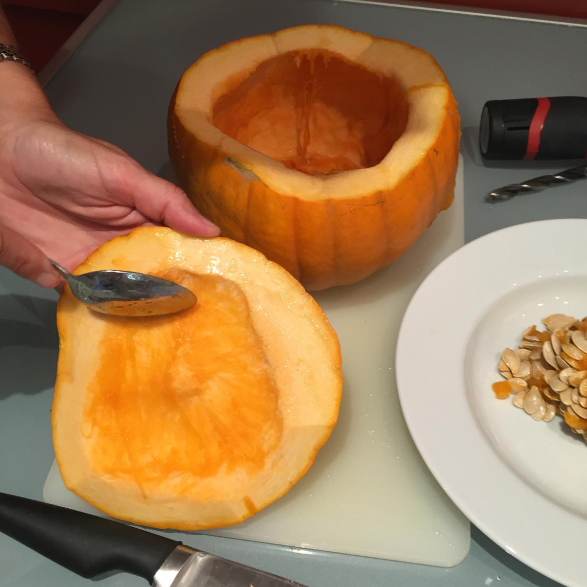 05-calabazas-decorativas-para-halloween-limpiamos-la-tapa