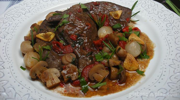 Higado al vino tinto