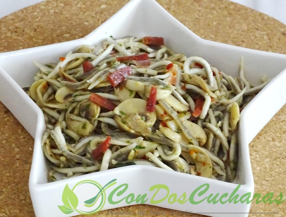 Tapa de angulas sucedáneas, champiñones y jamón