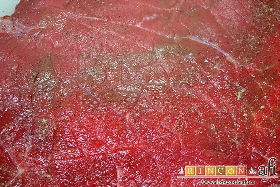 Cachopos asturianos, salpimentar los filetes