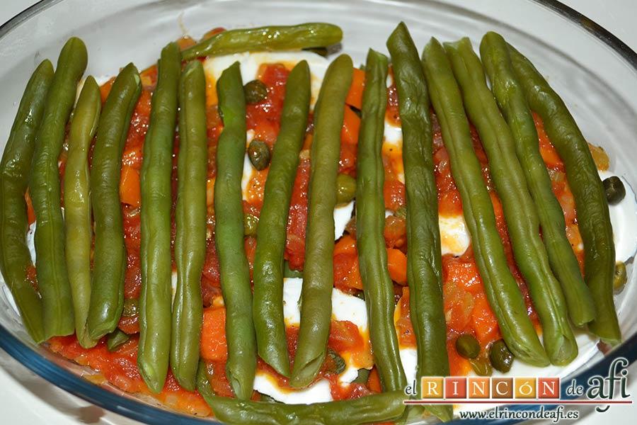 Lasaña de verduras con mozzarella fresca, poner otra capa de habichuelas, mozzarella, alcaparras y habichuelas