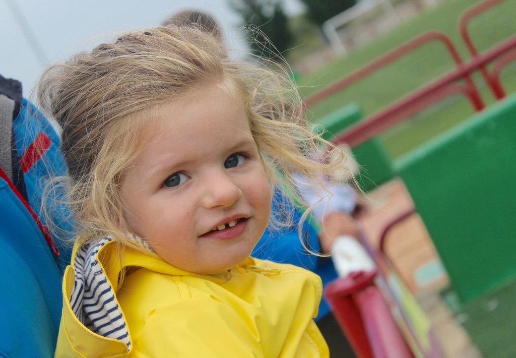 1610-chubasquero-amarillo-009