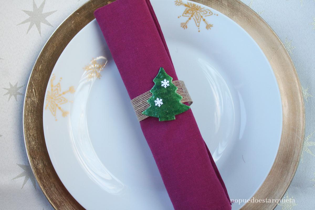 Servilletero DIY para Navidad. Porcelana fría y esmalte de uñas.