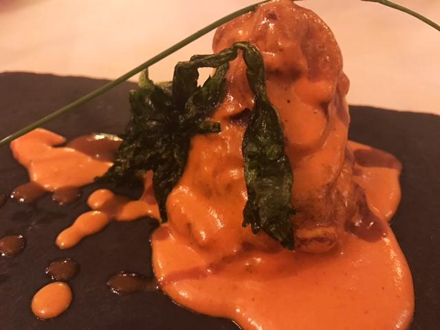 Pimiento del piquillo relleno de rabo de toro