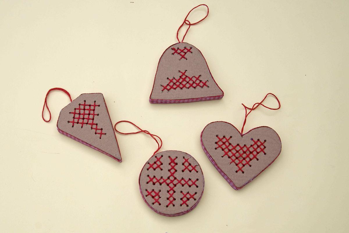 adornos de navidad con cartón reciclado