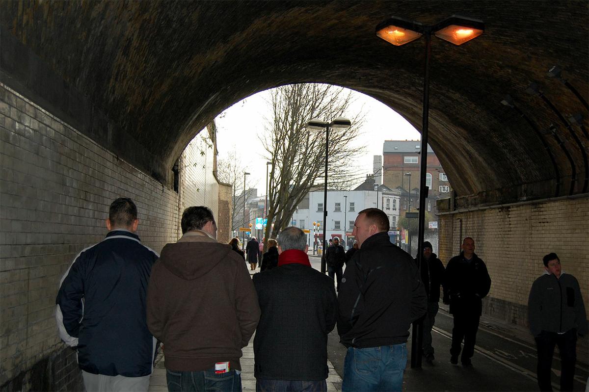 LLEGANDO AL EMIRATES STADIUM