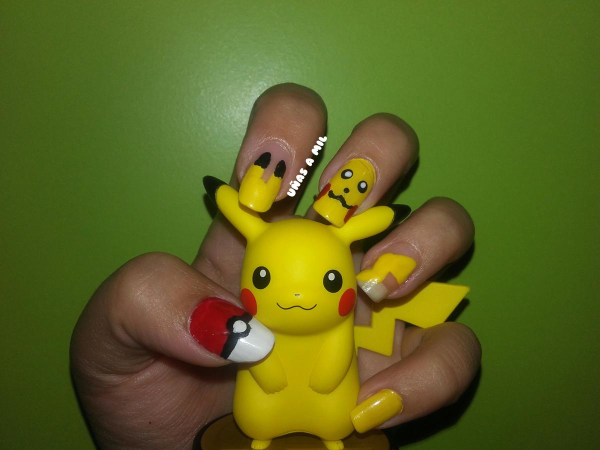 unas_a_mil_blog_nail_art_pikachu_pokemon_go_diseno_unas_pokeball-2