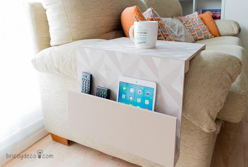 cómo hacer una mesa auxiliar DIY para el sofá