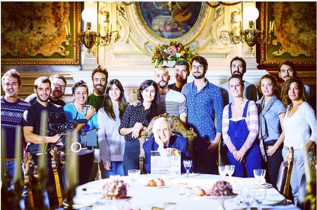 bronce, vasitos para velas con borde dorado... Para dar una sutil nota de color a la mesa, que resultara elegante, pero discreto, utilizamos granadas y hortensias. Todo el material de decoración salió de nuestro fondo de stock, el que utilizamos para decorar nuestras bodas.