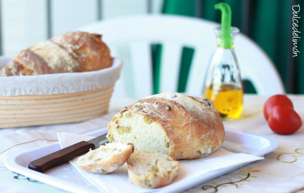 Pan de olivas y orégano