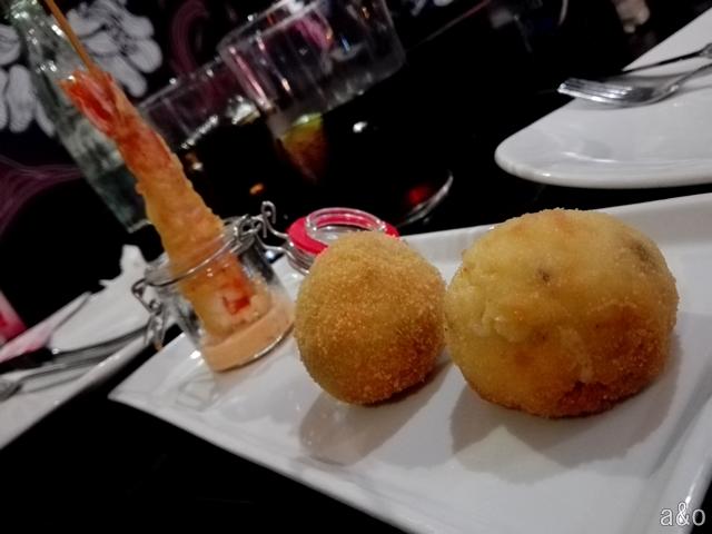 Croquetas de boletus y de jamón.