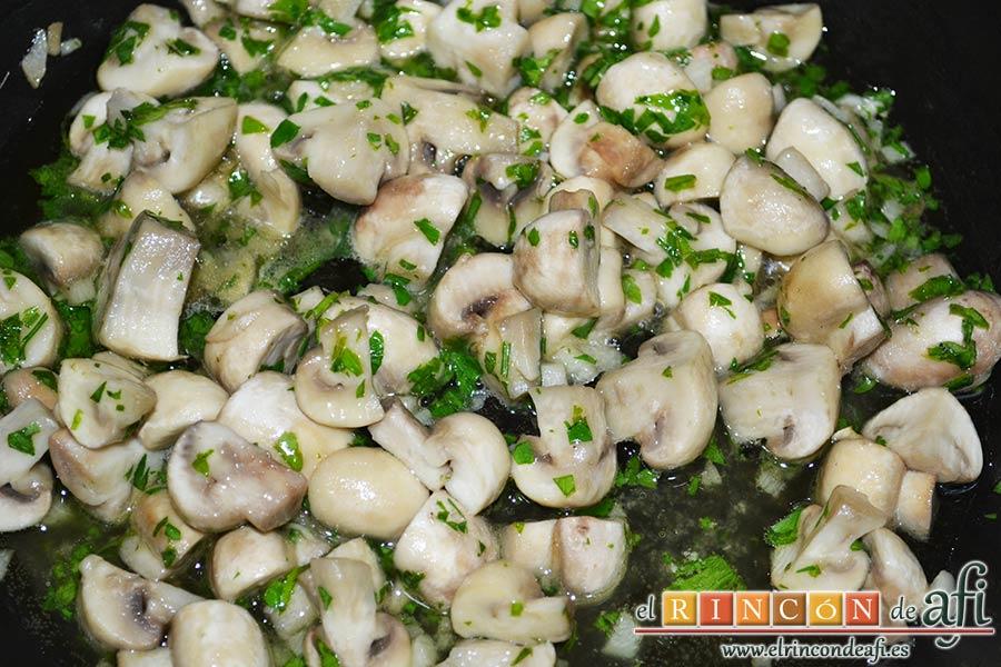 Colita de cuadril en salsa, añadir el perejil picado