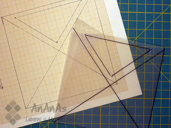 cuadrado-de-cuatro-triangulos-patron-plastico