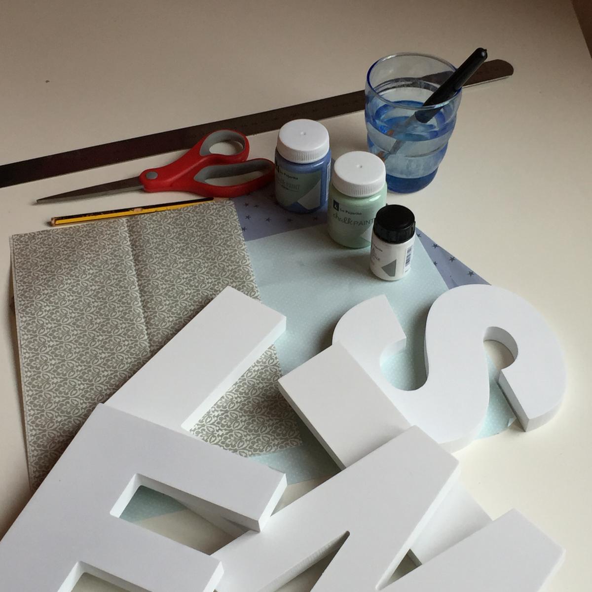 01-letras-de-madera-con-ch-alk-paint-y-decoupage-material-necesario