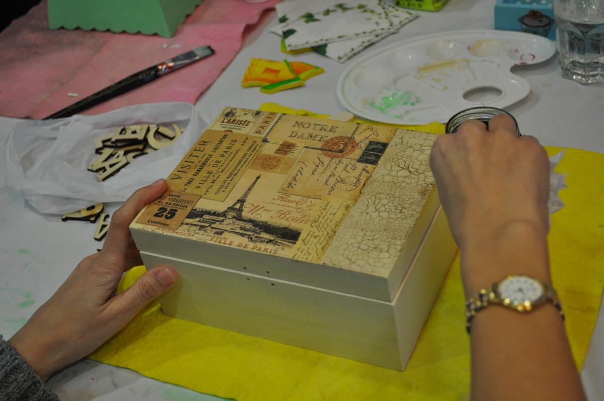 Caja decorada découpage