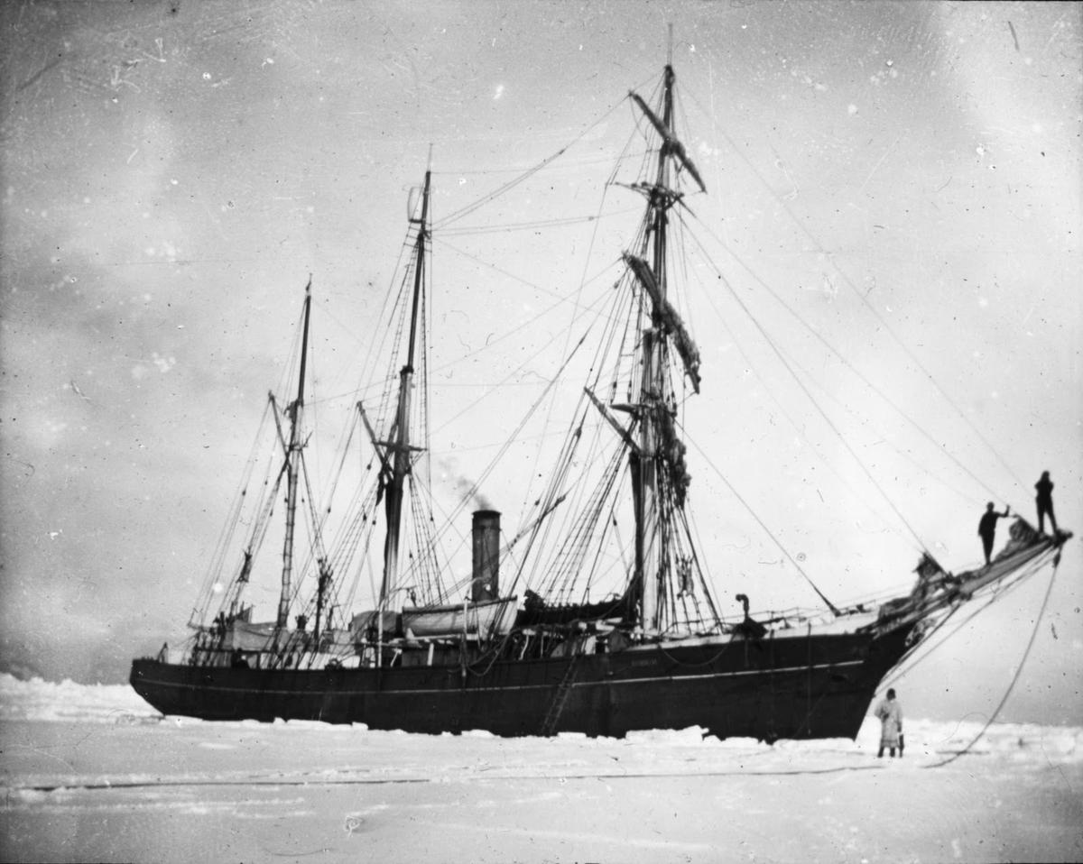 El Endurance atrapado en el hielo, punto de inflexión en la expedición de Shackleton