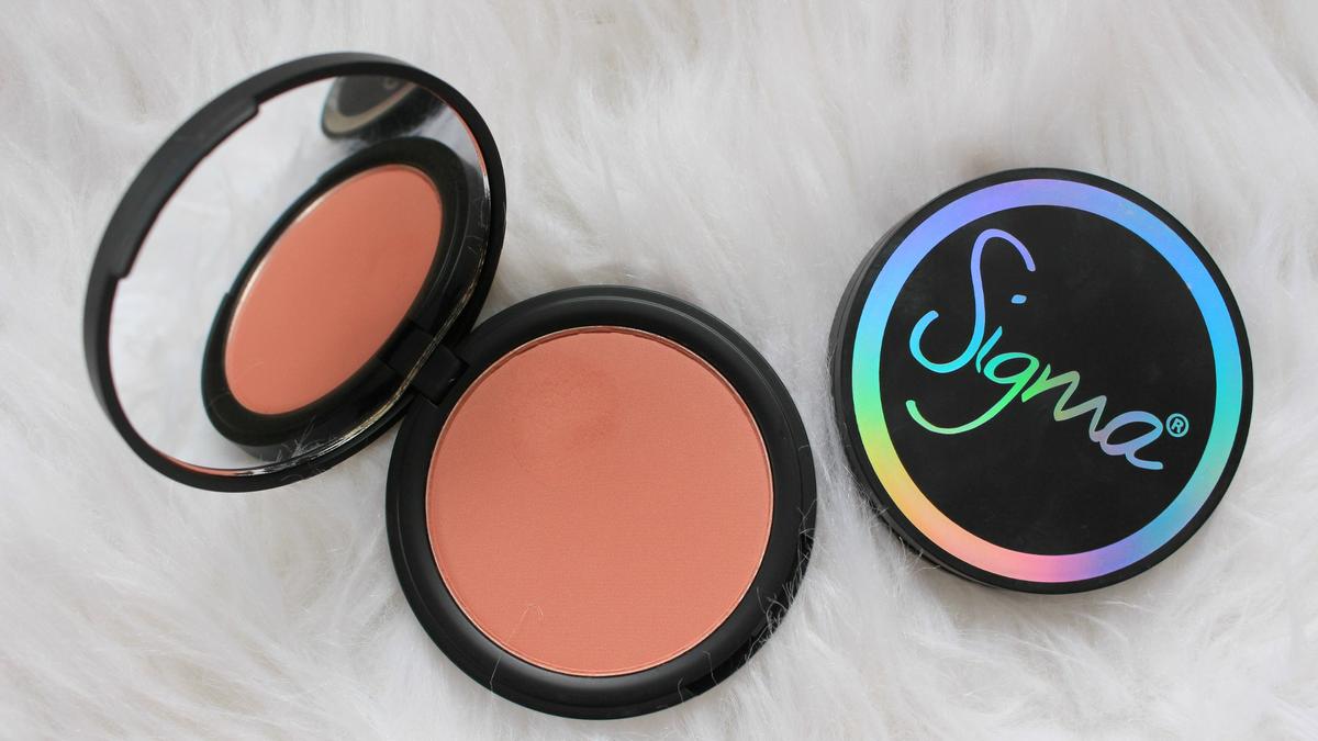sigma-beauty-for-de-rosa-blush