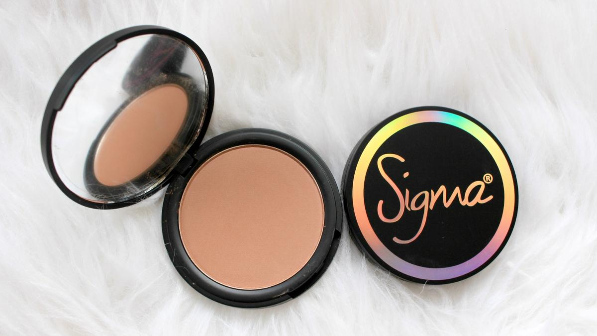 sigma-beauty-blush-in-the-saddle-aura-powder
