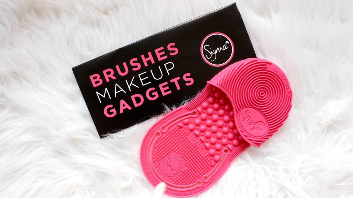 sigma-spa-express-brush-cleaning-glove