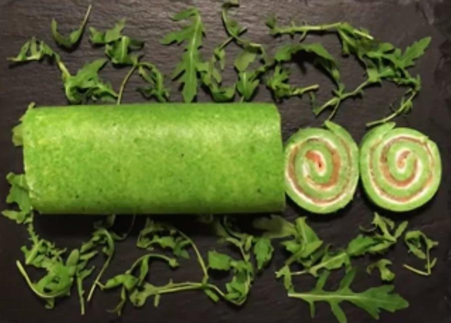 Rollo verde de salmón y queso