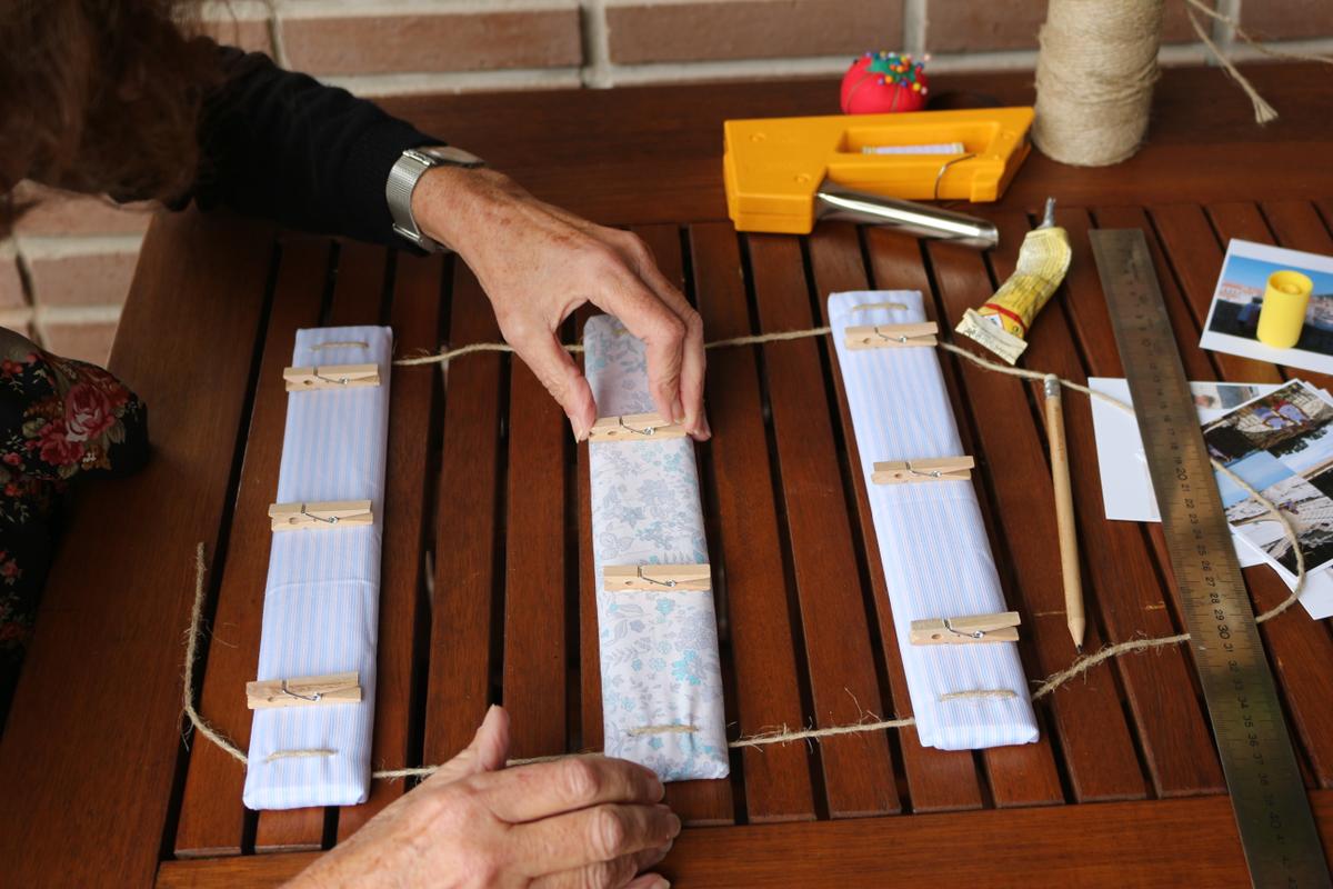 12-diy_3g_portafotos_entelado_cola_para_tela_pegamos_pinzas