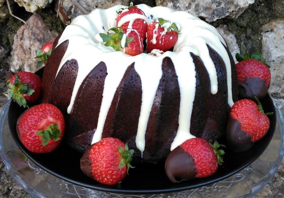 bundtcake-chocolate-y-fresas