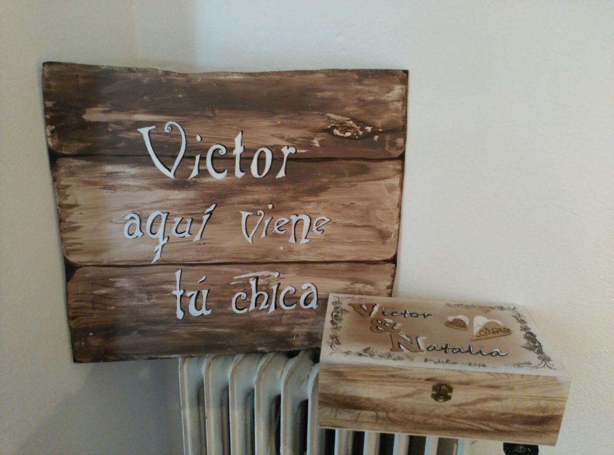 Cartel y caja para una boda.