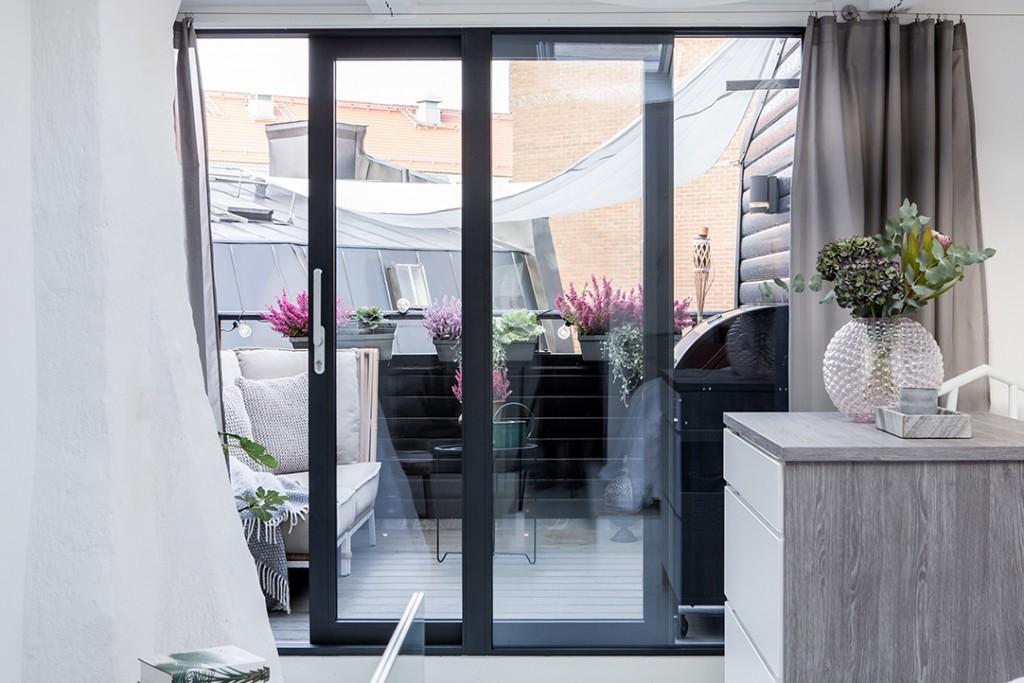 Estilo nórdico en el dormitorio terraza de día