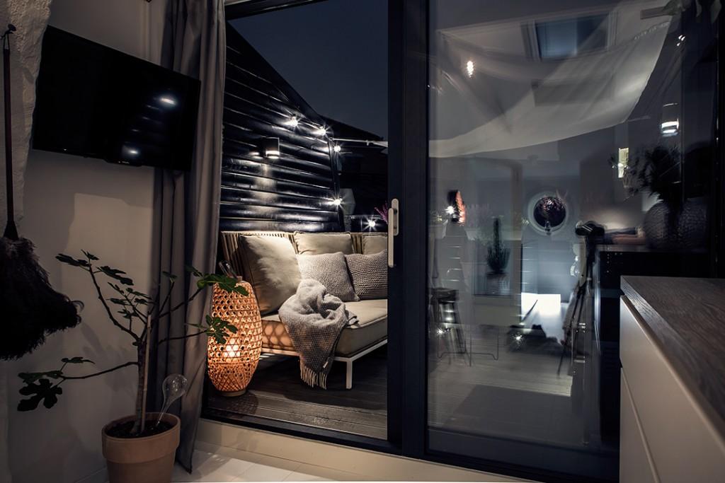 Estilo nórdico en el dormitorio y terraza con pared negra