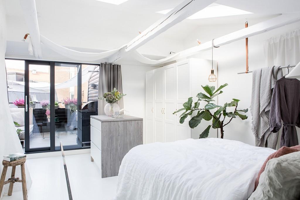 Estilo nórdico en el dormitorio plantas verdes