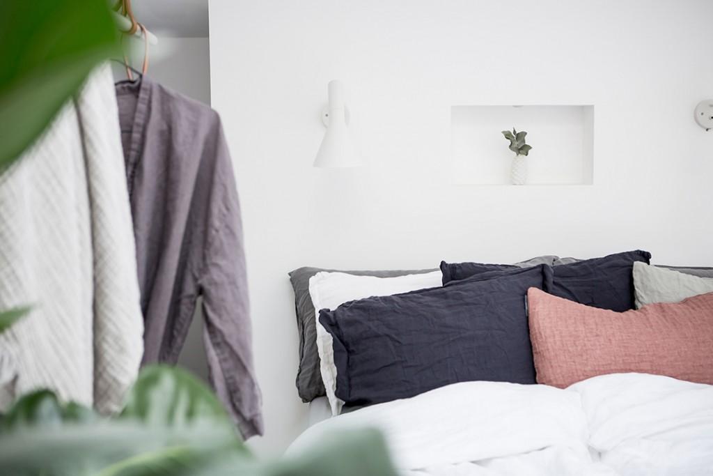 Estilo nórdico en el dormitorio cojines