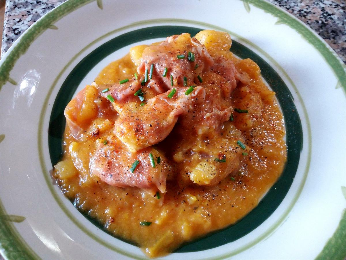 Guiso de pollo con patatas y pimientos - Spezzatino di pollo con peperoni gialli e patate - Potatoes and pepper chicken stew