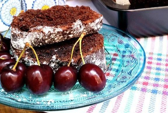 Pastel de chocolate con mermelada