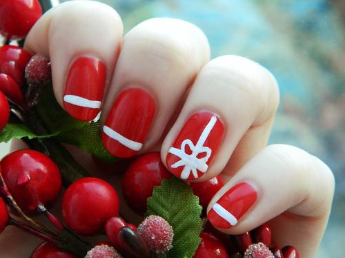 decoracion-de-unas-navidena-en-rojo-y-blanco