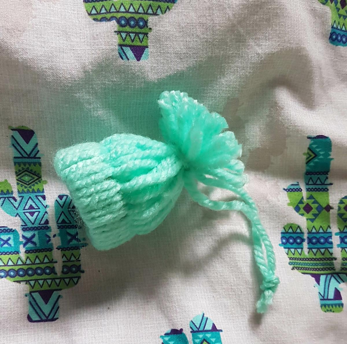 adornos-de-navidad-diy-gorrito-de-lana-terminado