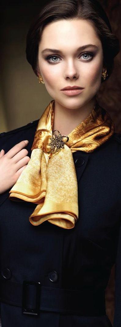 pañuelo anudado al cuello