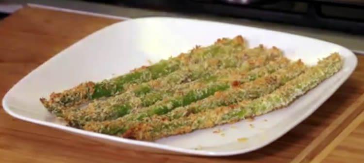 Espárragos al horno con pistachos