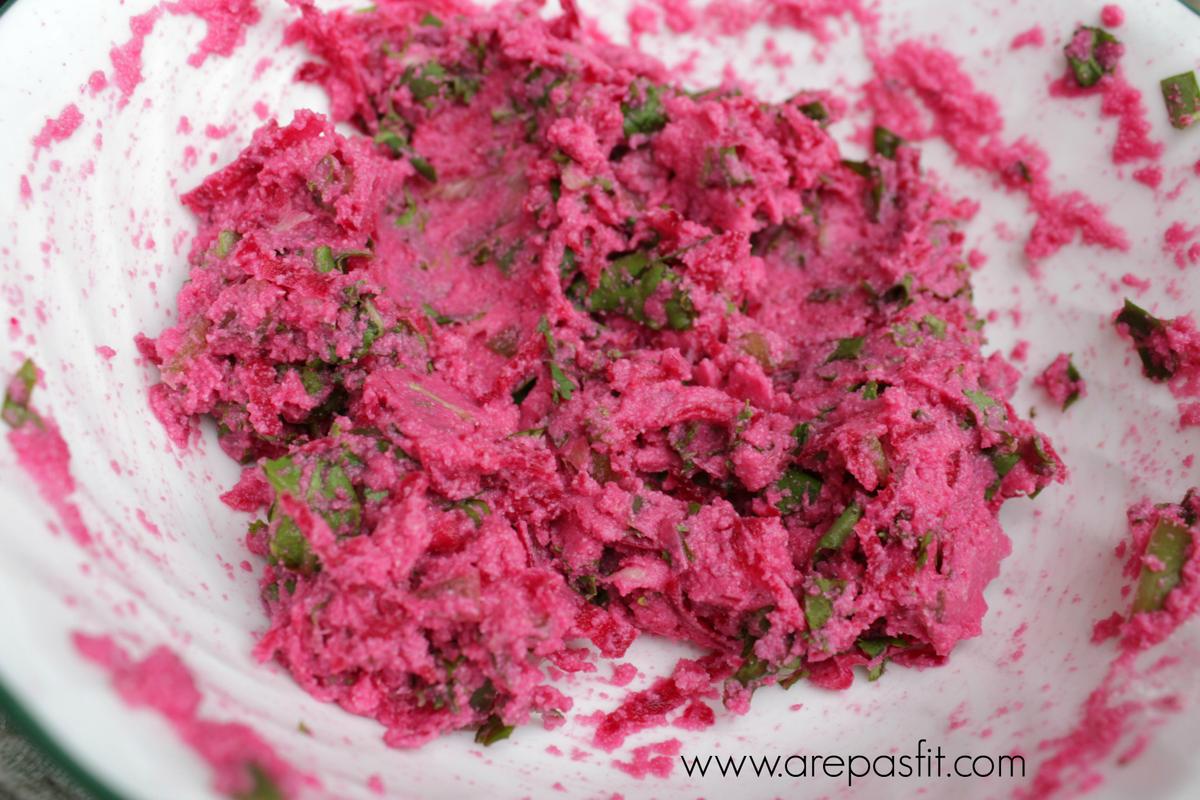 Arepa de Remolacha, Kale, Acelga, Cilantro, Cebollín y Pimentón