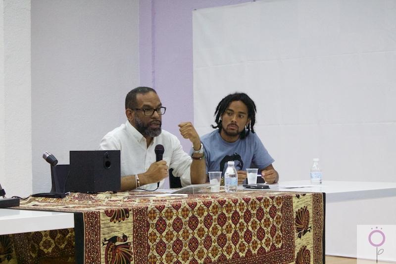 Tony Romero en la mesa Los poderes de la imagen frente a los estereotipos