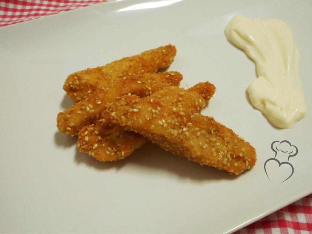 varitas de pollo con sésamo