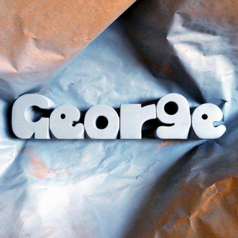 Letrasde madera con spray chalk paint Pintyplus 5